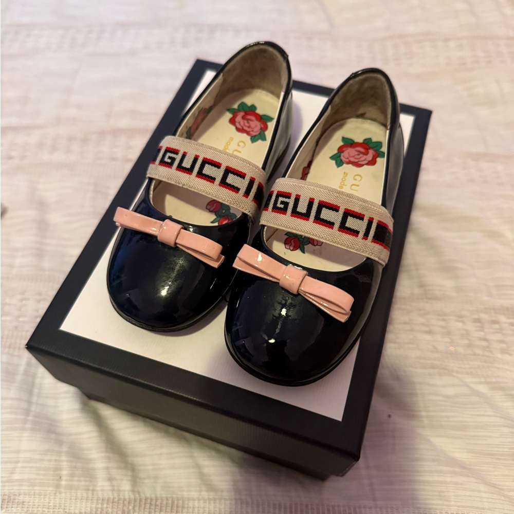AUTHENTIC and gently used Gucci Kids Patent Black Mary Jane with Pink Bow